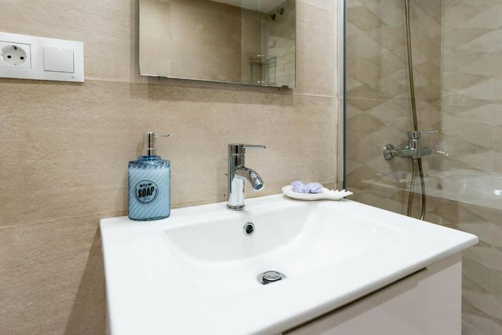 Sol Apartment - C&G Benal Beach Benalmádena Exteriör bild